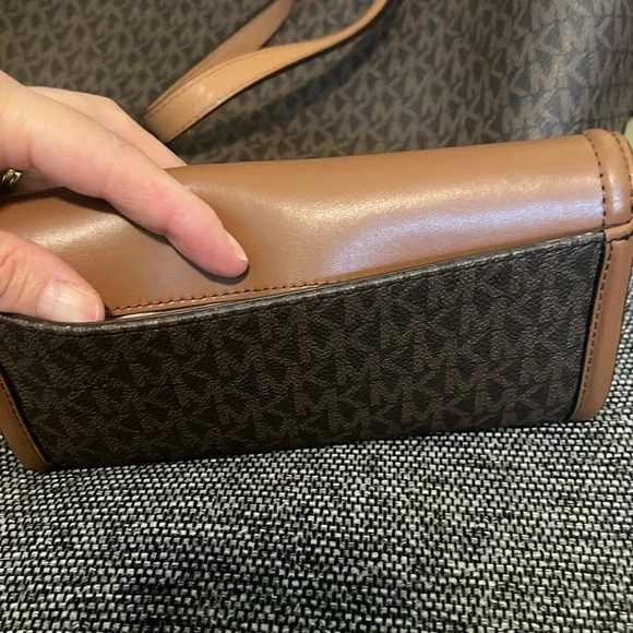 BNWT Michael Kors Wallet - Picture 3 of 3